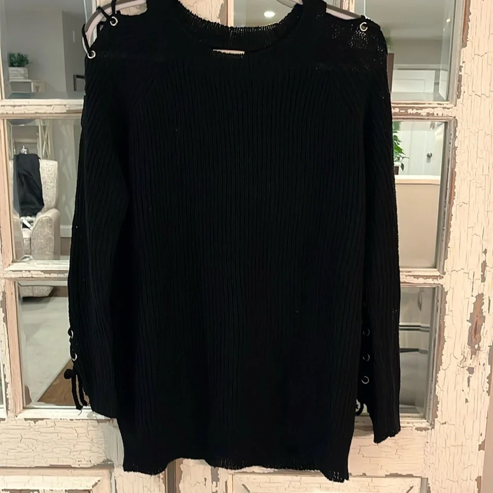Dreamers Black sweater size large - Picture 1 of 7